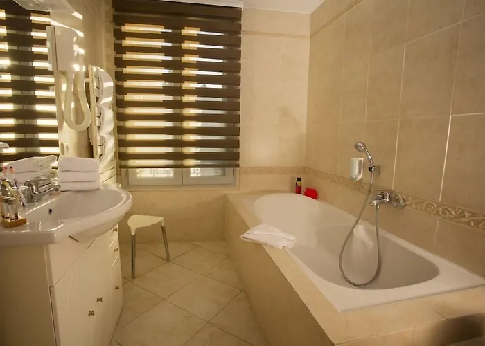 Hotel Royal - Centre Comedie