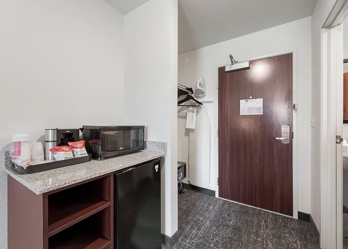 Cobblestone Hotel & Suites - Urbana