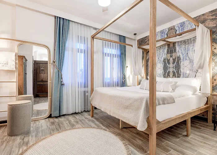 Parna Hotel