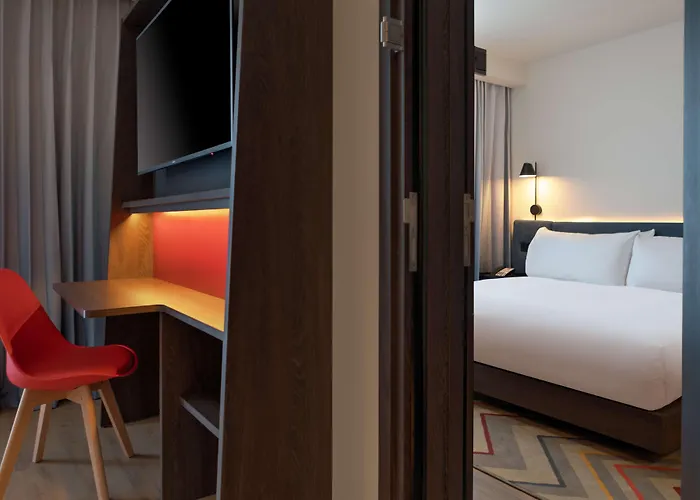 Hampton By Hilton Ashford International