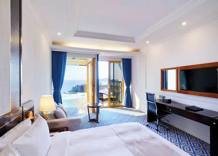 Goldone Hotel & Suites