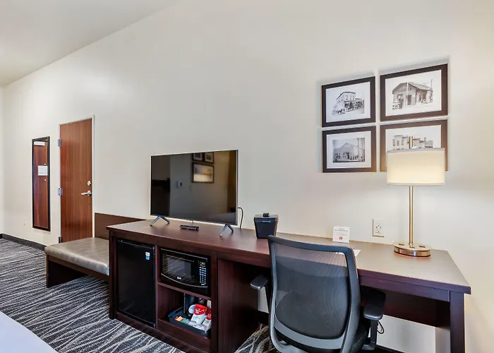 Cobblestone Hotel & Suites - Little Chute