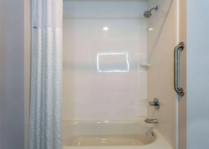La Quinta Inn & Suites By Wyndham Shorewood