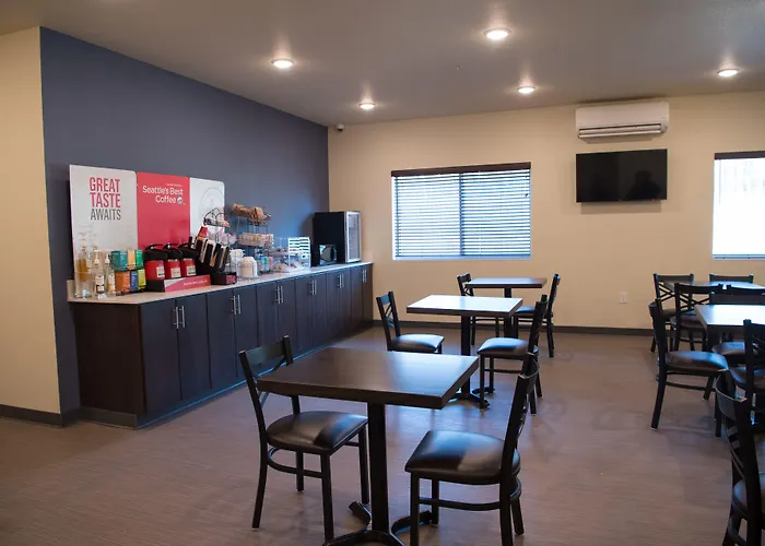 Cobblestone Inn & Suites - Forest City