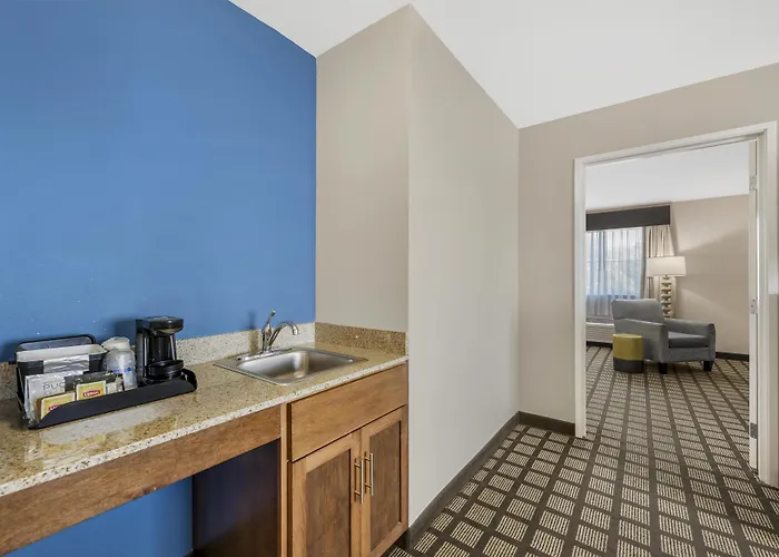 Best Western North Bryant Inn
