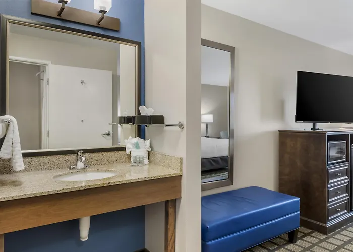 Best Western North Bryant Inn