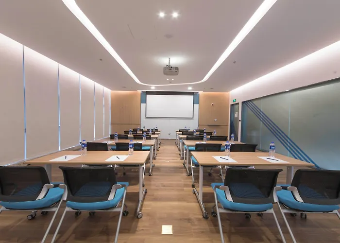 Holiday Inn Express Liyang Huafu By Ihg