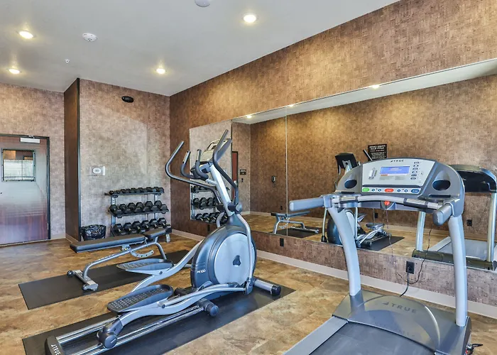 Cobblestone Hotel & Suites - Rhinelander