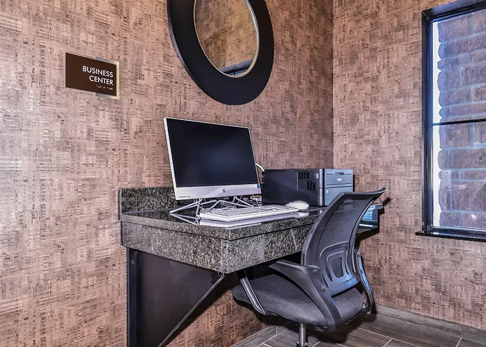 Cobblestone Hotel & Suites - Rhinelander
