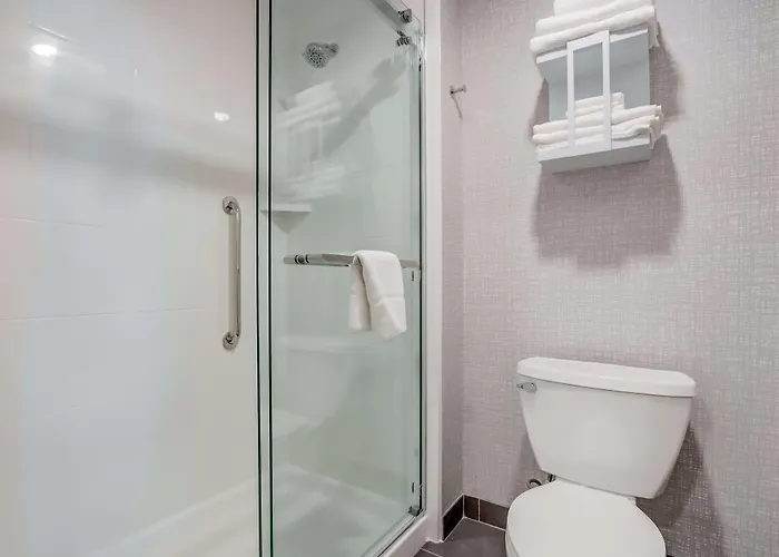Hampton Inn & Suites Cincinnati Midtown Rookwood
