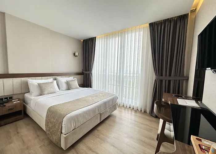 Trademark By Wyndham Operla Airport Hotels Arnavutkoey