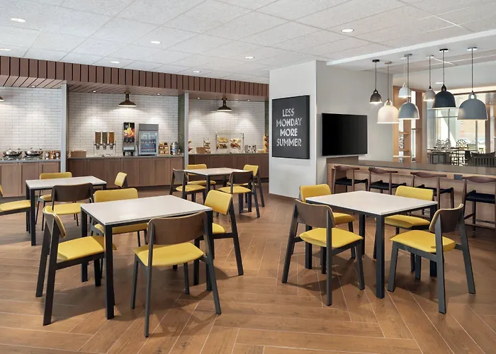 Fairfield Inn & Suites By Marriott Milwaukee West
