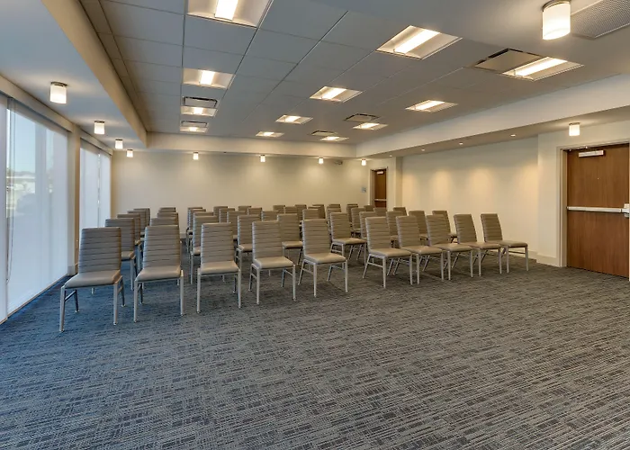 Holiday Inn Express & Suites - Roanoke - Civic Center