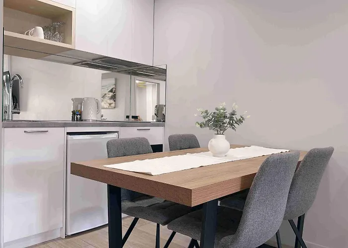 Belmoral Corporate Suites (Adults Only)