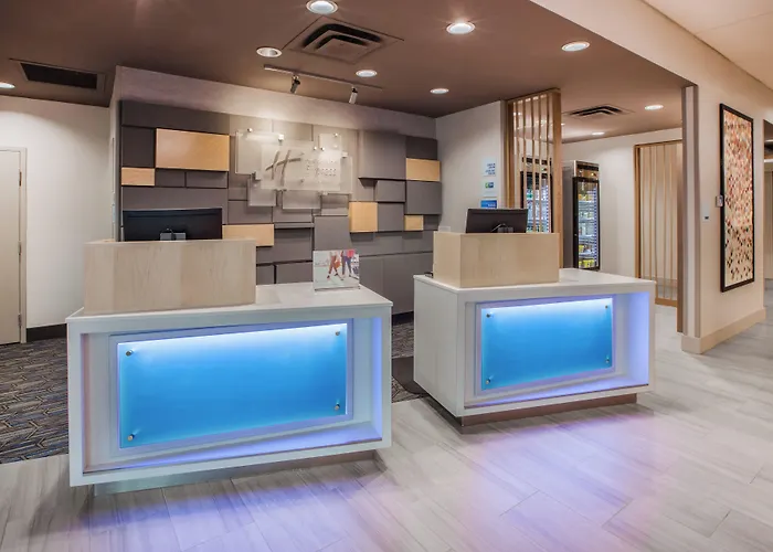 Holiday Inn Express & Suites Warrensburg North By Ihg