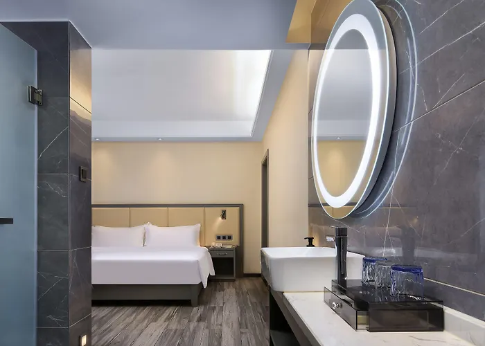 Wing Hotel Guilin - Central Square