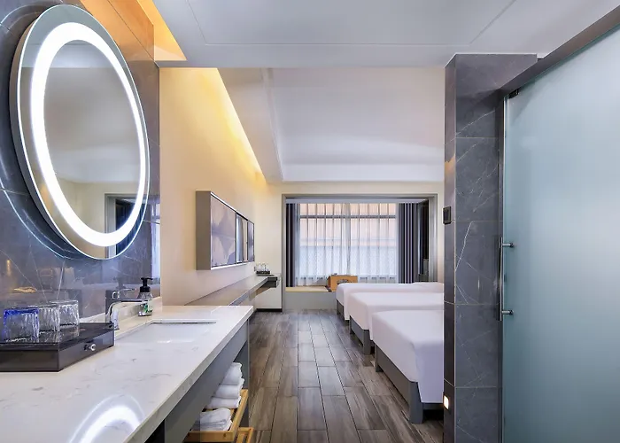 Wing Hotel Guilin - Central Square