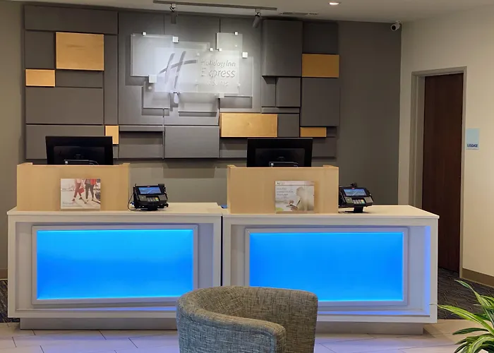Holiday Inn Express & Suites Junction By Ihg