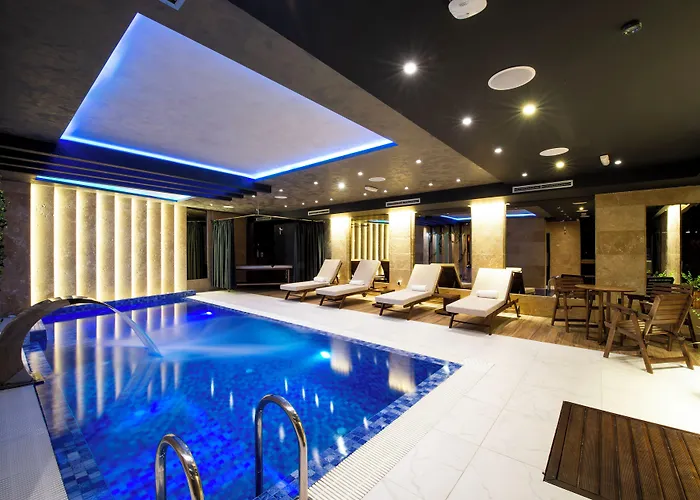 Amsterdam Hotel Pool & Spa