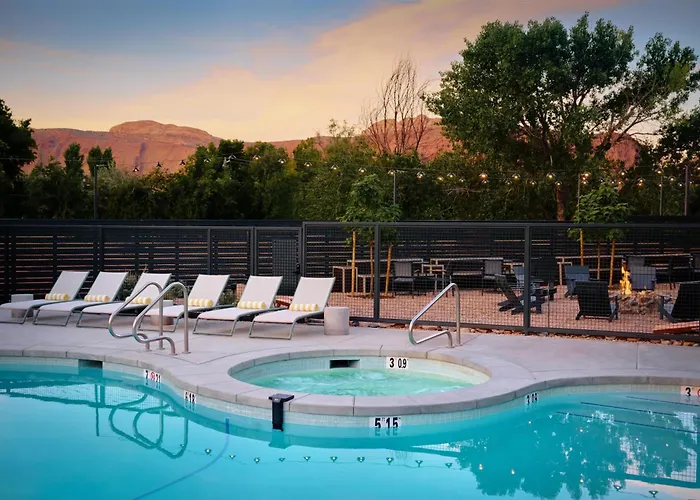 Slackline Moab, Outset Collection By Hilton