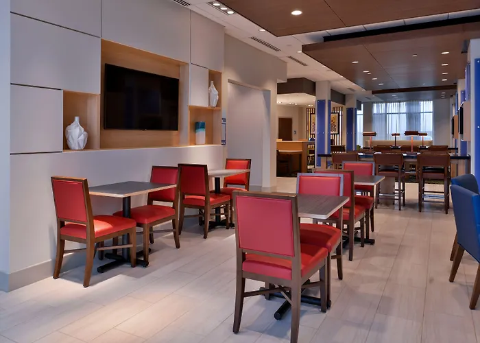 Holiday Inn Express & Suites - Marshalltown By Ihg