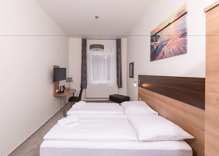 Boutique-Hotel Kronenstuben - Unschlagbare Zentrumsnaehe Direkt Am Marstall & Marktplatz - Schloss In 3 Min - Fruehstueck - Langzeitmiete