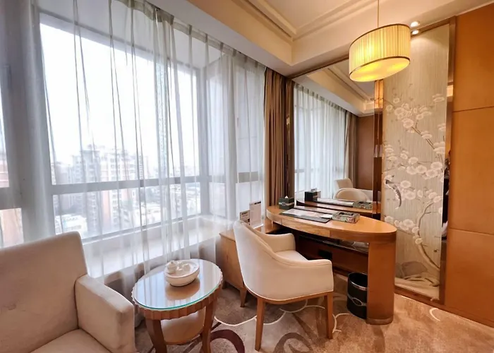 Menshine Gloria Plaza Hotel