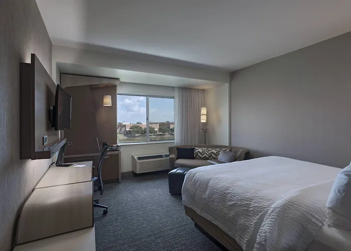 Courtyard By Marriott Houston Sugar Land/Lake Pointe