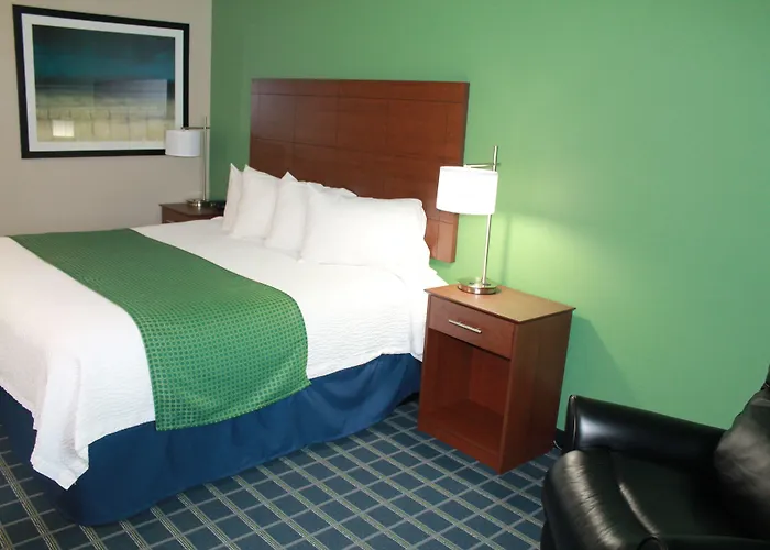Reston Lodge & Suites - Emmetsburg