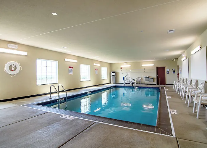 Cobblestone Hotel & Suites - Paxton