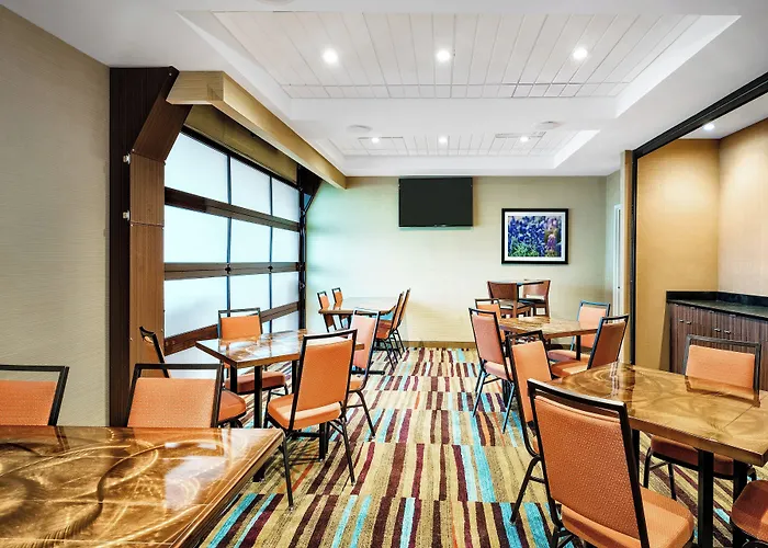 Fairfield Inn & Suites Van Canton Area