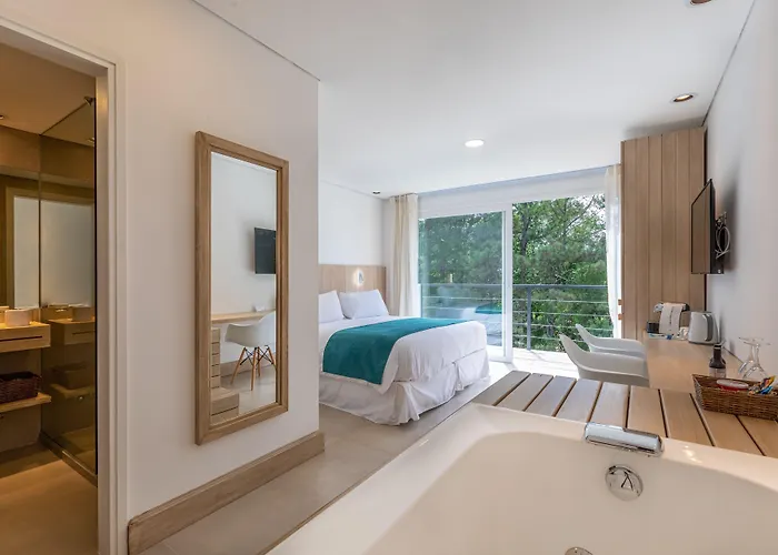 Live Hotel Boutique (Adults Only)
