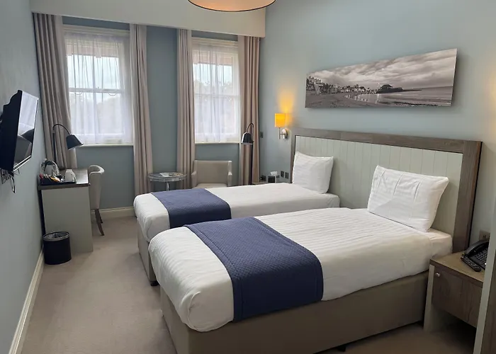 Yarrow Hotel