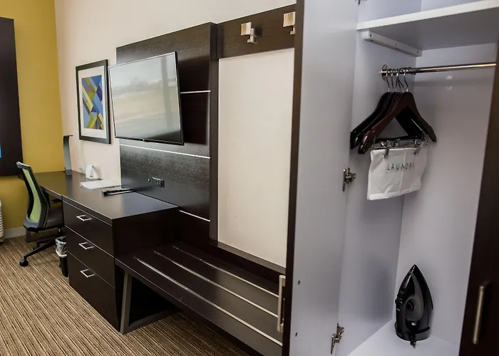 Holiday Inn Express & Suites - Marietta By Ihg