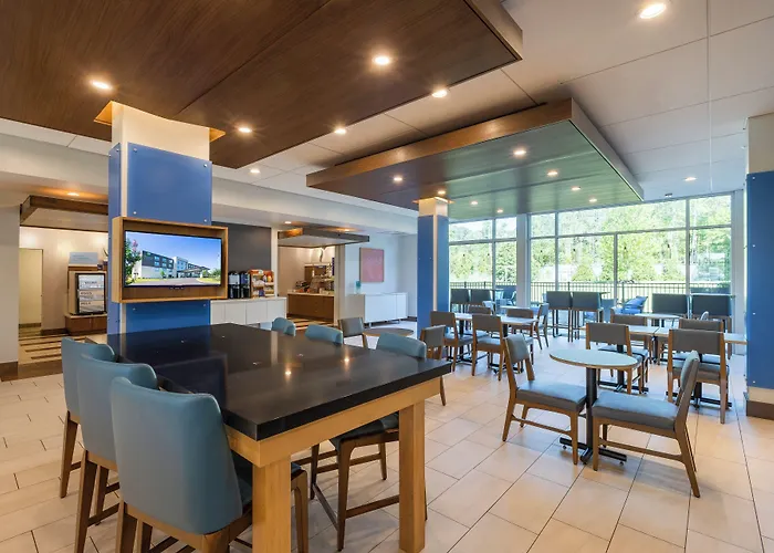 Holiday Inn Express & Suites Greenwood Mall By Ihg