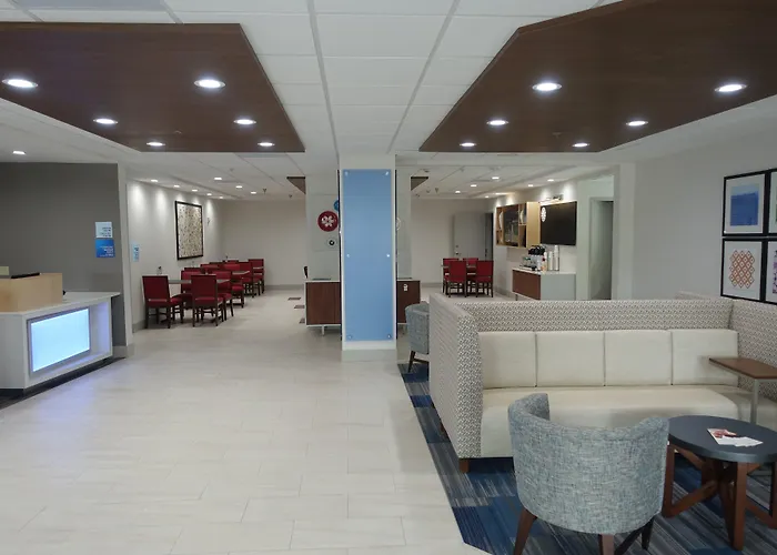Holiday Inn Express & Suites Brentwood By Ihg
