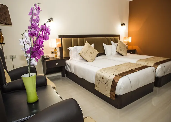 Queen Plaza Hotel