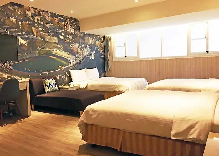 La Hotel-Baseball Theme Hall