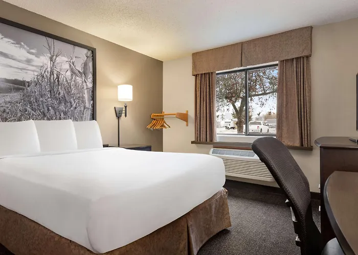 Super 8 By Wyndham Lincoln North