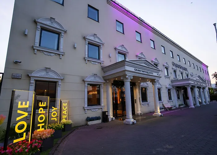 Grand Sapphire Hotel & Banqueting