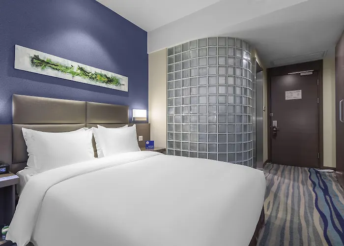 Holiday Inn Express Shenyang North Station By Ihg