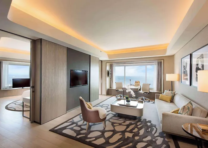 Conrad Manila