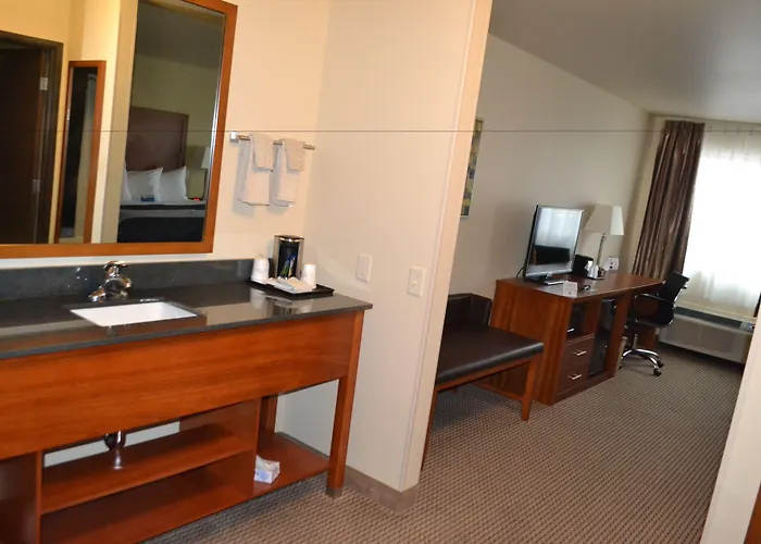 Baymont By Wyndham Grand Forks