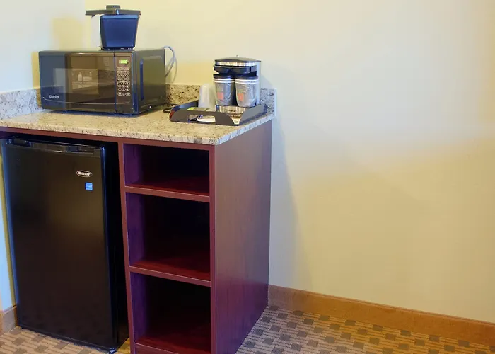 Cobblestone Inn & Suites-Winterset