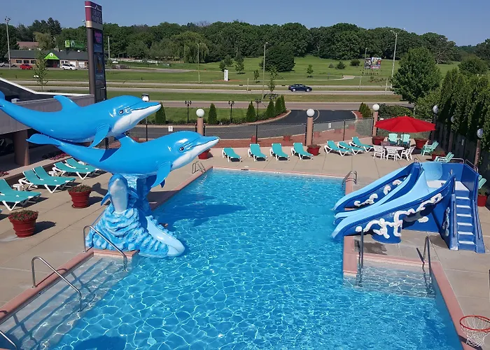 Grand Marquis Waterpark Hotel & Suites