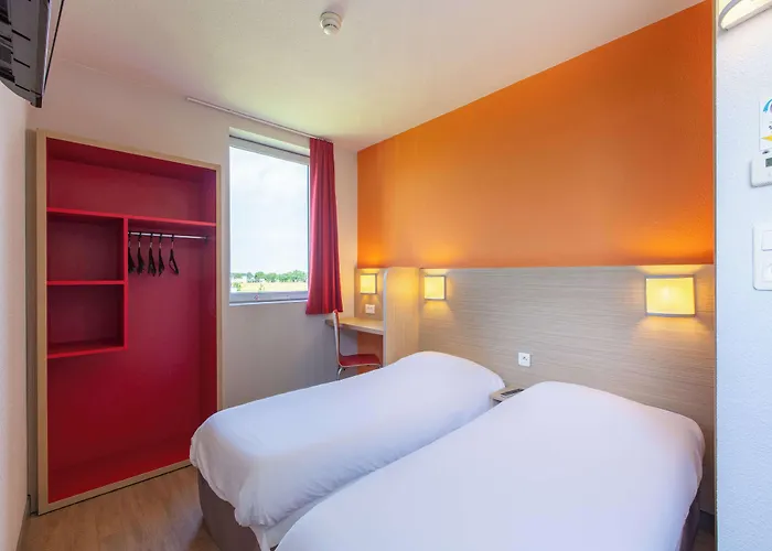 Première Classe Chartres Sud - Barjouville