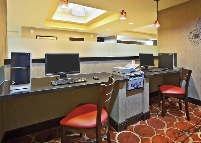 Holiday Inn Express & Suites Springfield By Ihg