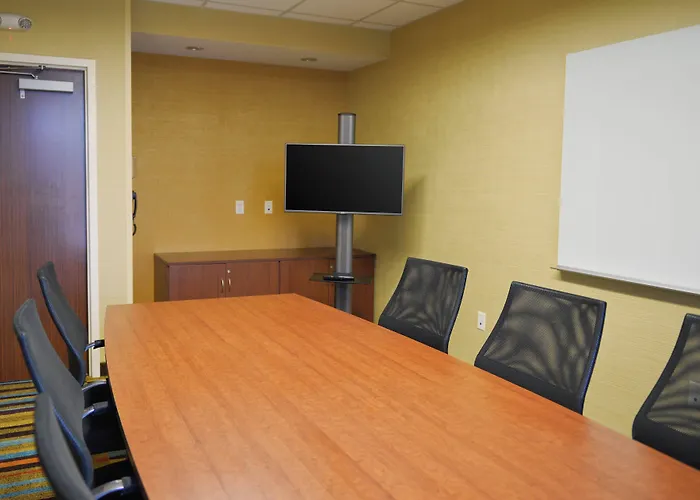 Fairfield Inn And Suites Canton South