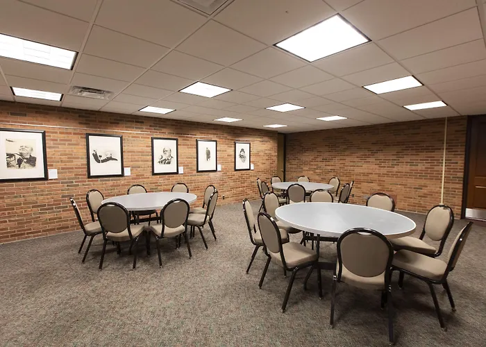 Hillsdale College Dow Hotel And Conference Center