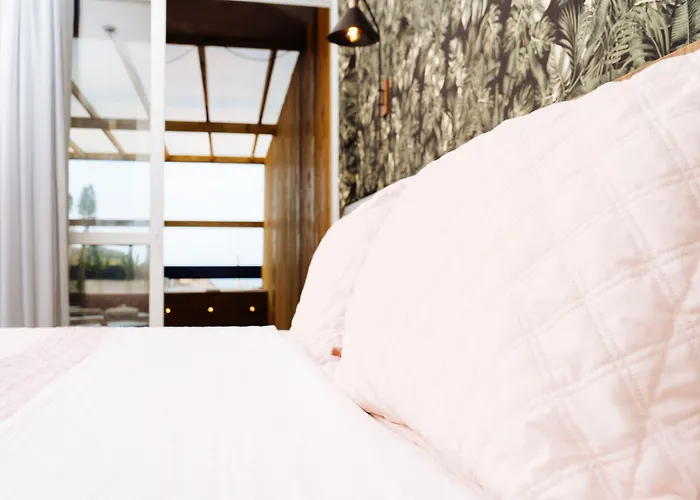 Cris Hotel